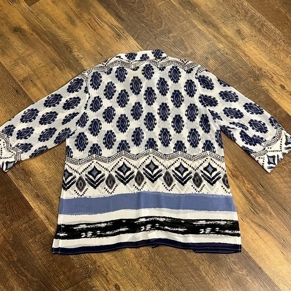 Chico’s lightweight button down shirt womens size 2 blue white black sheer - Picture 2 of 3